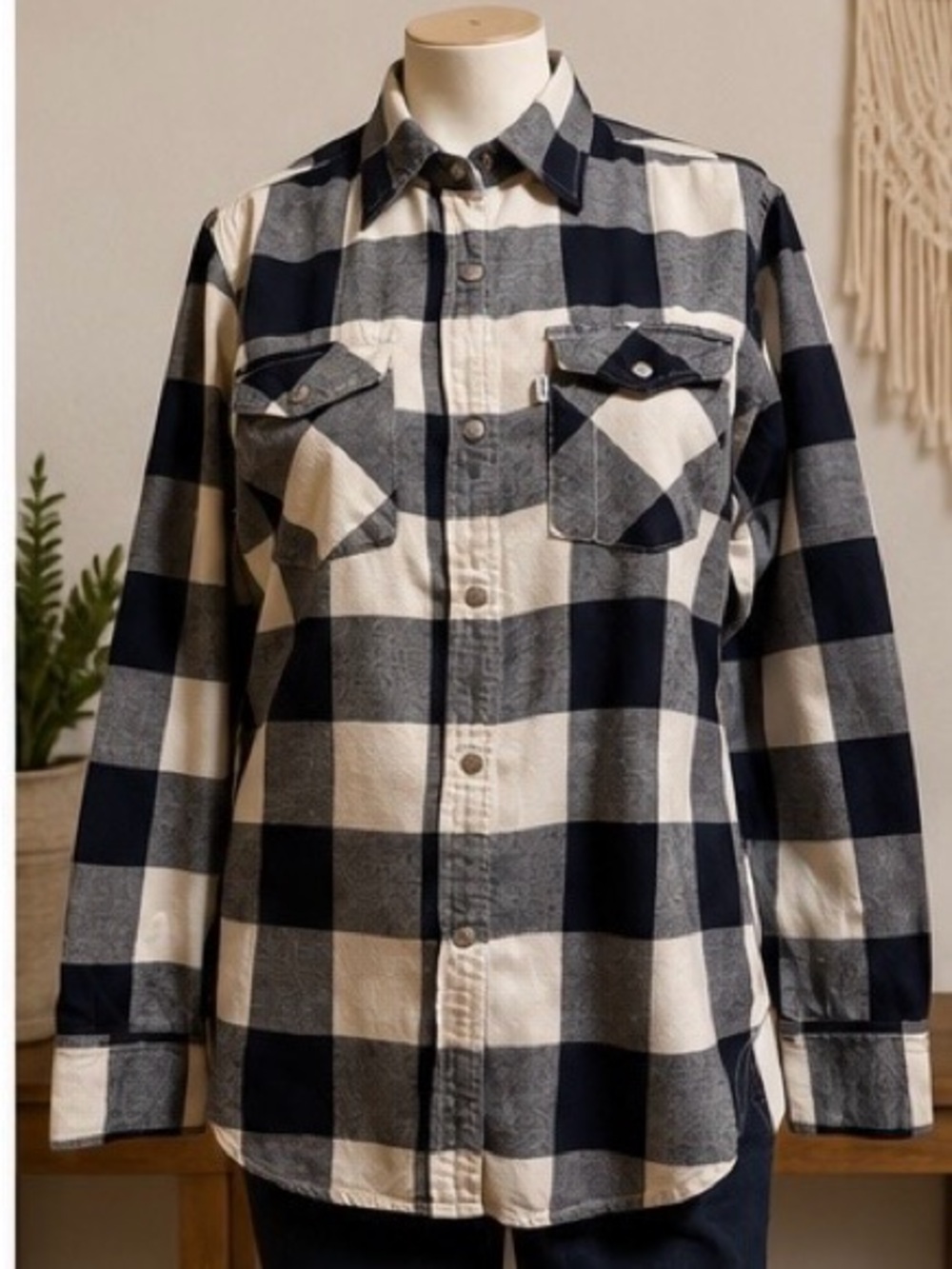 Levi’s Buffalo Plaid Western Snap Shirt Women’s Medium Black Cream Cotton